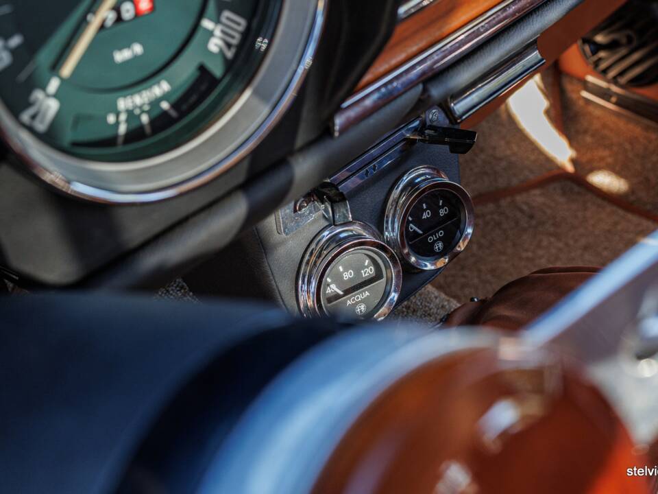 Bild 35/43 von Alfa Romeo Giulia Super 1.6 (1973)
