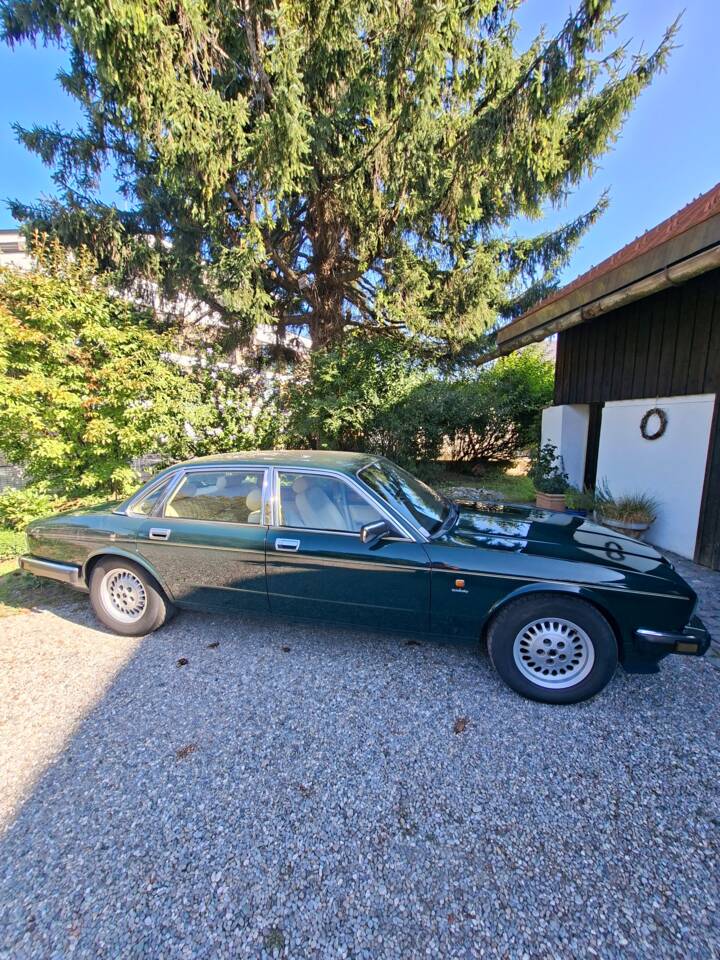 Imagen 3/5 de Jaguar XJ 40 4.0 (1992)