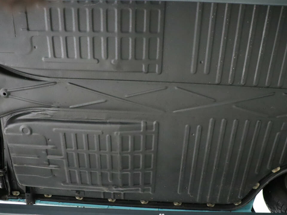 Image 46/50 of Volkswagen Karmann Ghia 1600 (1970)
