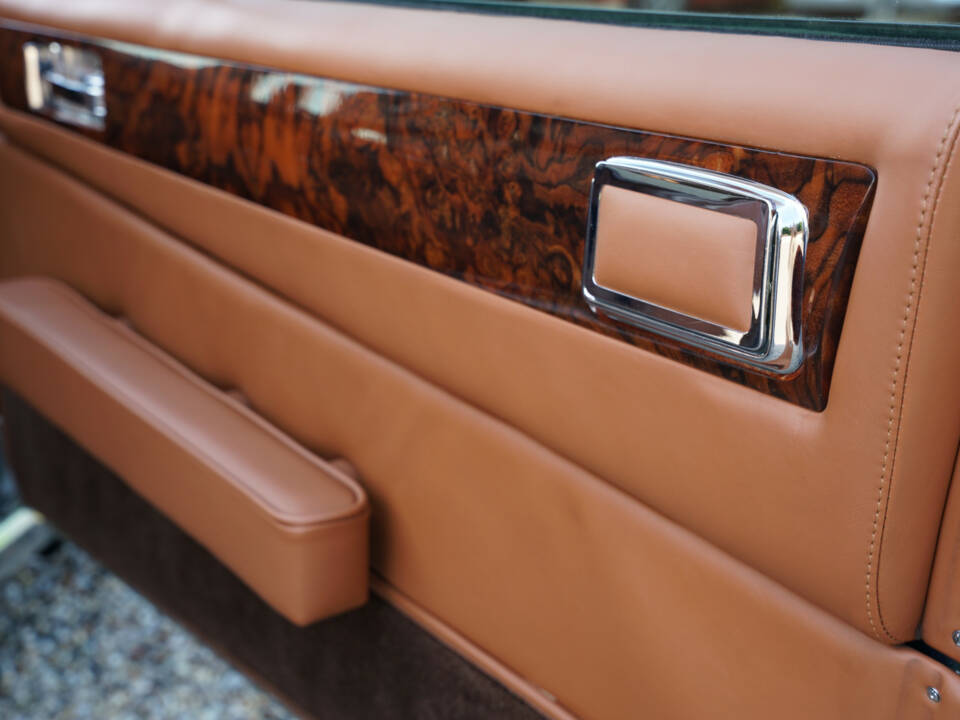 Image 33/50 of Aston Martin V8 (1980)