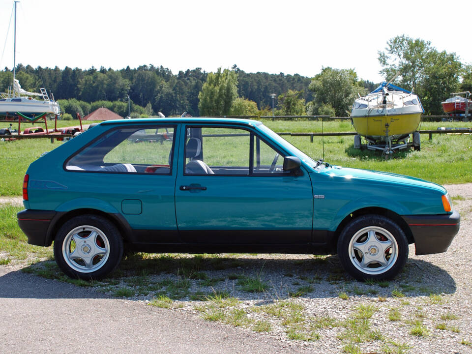 Image 2/25 of Volkswagen Polo II Coupe 1.3 (1991)