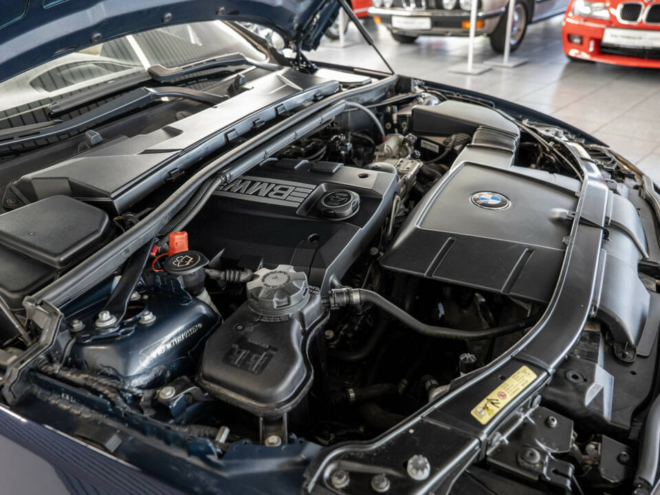 Image 26/31 of BMW 320i (2008)
