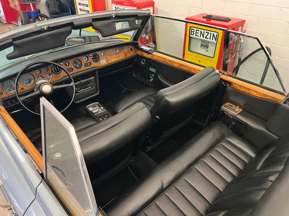 Image 19/20 of Rolls-Royce Corniche I (1974)