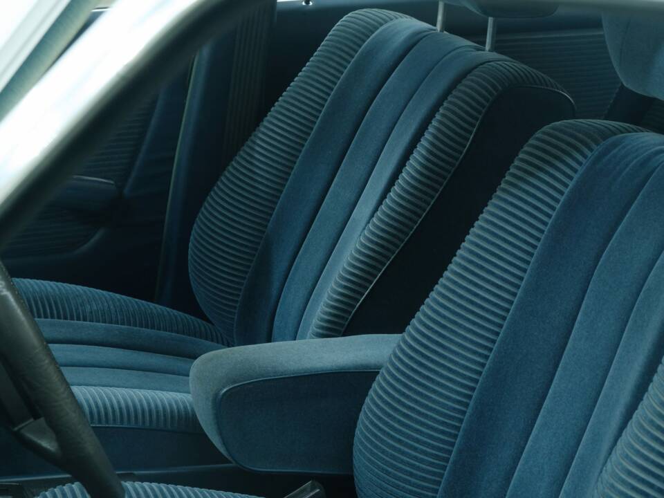 Bild 29/50 von Mercedes-Benz 230 (1977)