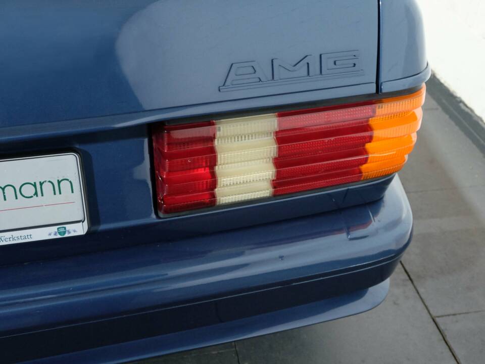 Image 26/29 of Mercedes-Benz 500 SEC (1985)