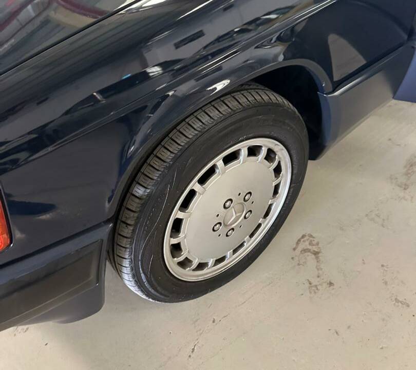 Imagen 31/69 de Mercedes-Benz 190 E (1988)