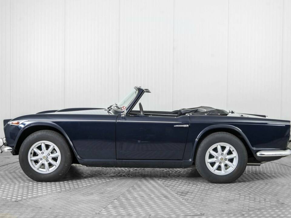 Image 10/50 of Triumph TR 4A (1967)