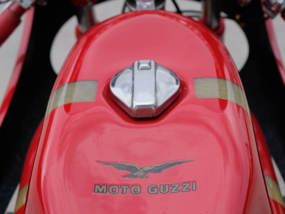 Image 25/44 of Moto Guzzi DUMMY (1972)