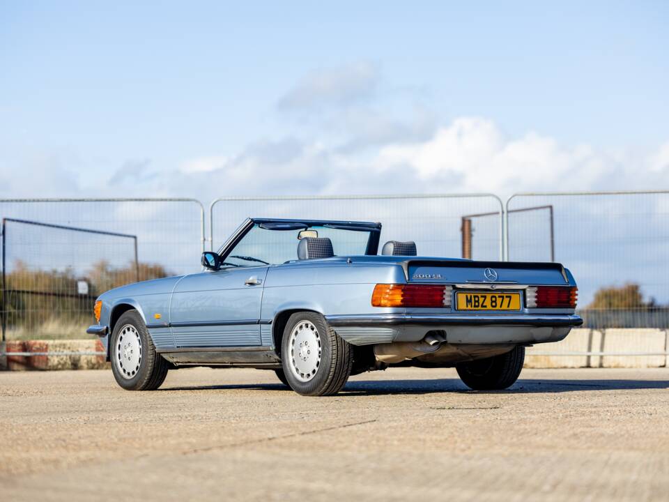 Image 8/47 of Mercedes-Benz 300 SL (1987)