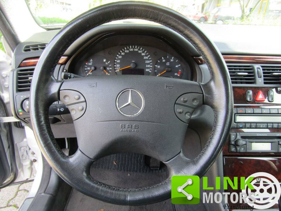 Image 10/10 of Mercedes-Benz E 270 CDI (2000)