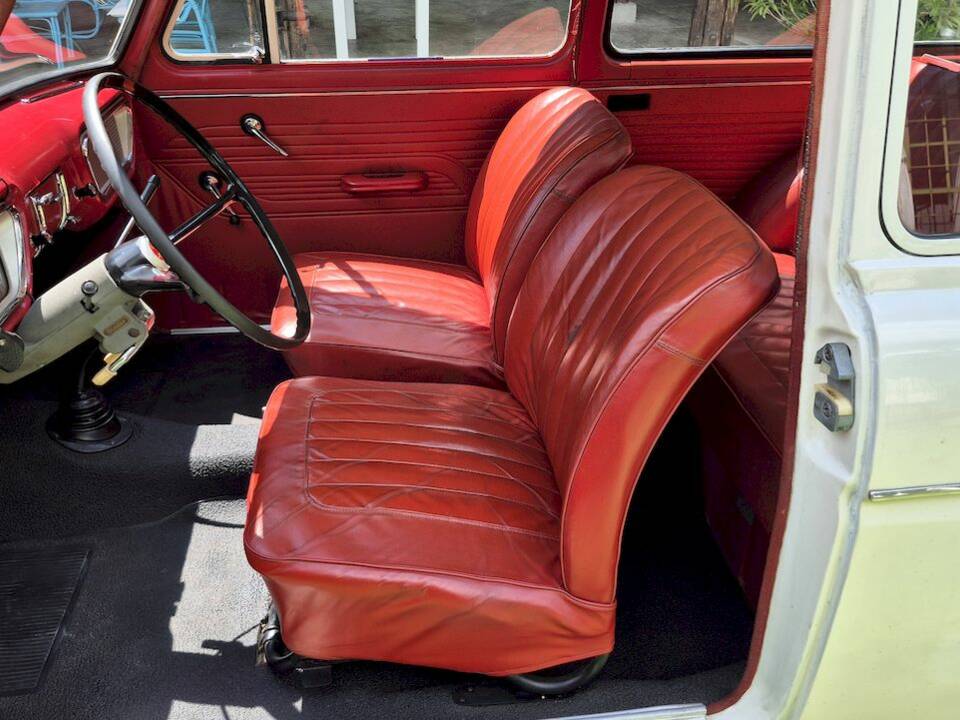 Image 28/63 of Ford Anglia (1965)