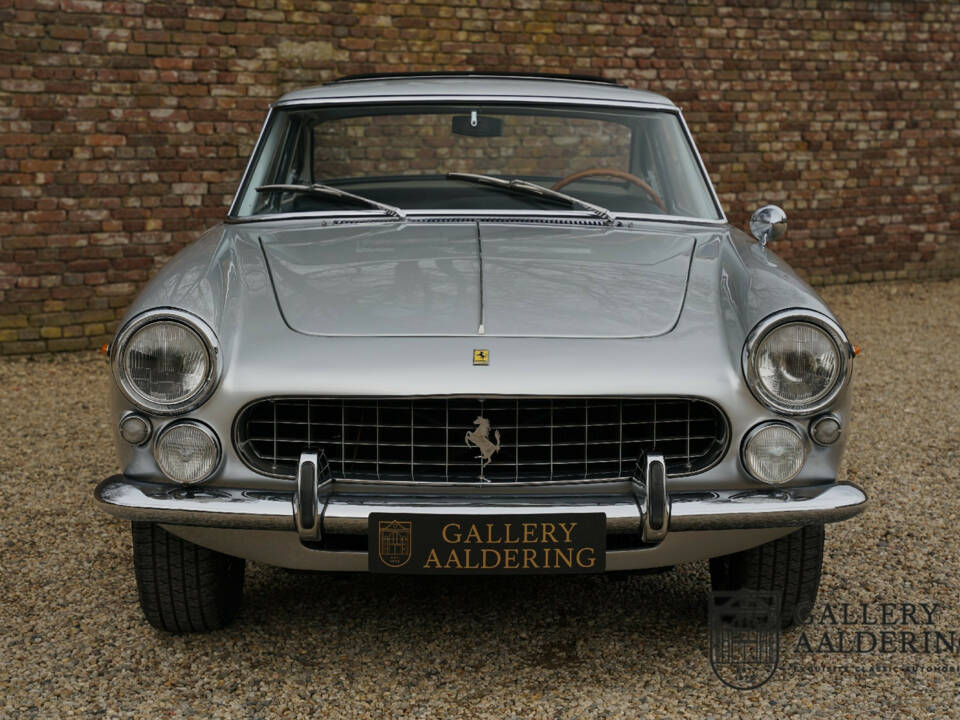 Immagine 5/50 di Ferrari 250 GT&#x2F;E (1964)