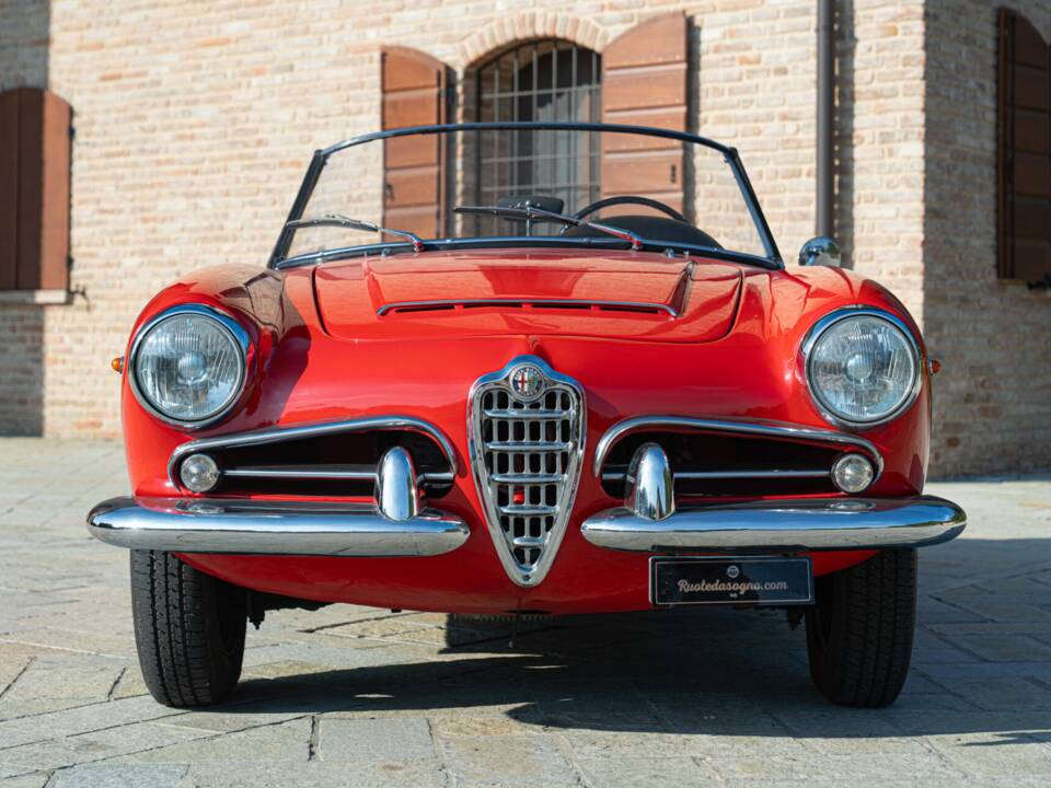Image 7/50 of Alfa Romeo Giulia 1600 Spider (1964)