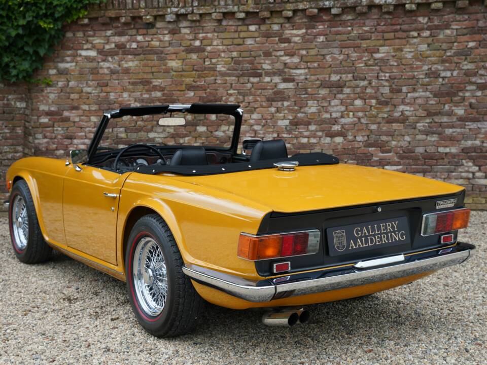 Image 22/50 of Triumph TR 6 (1971)
