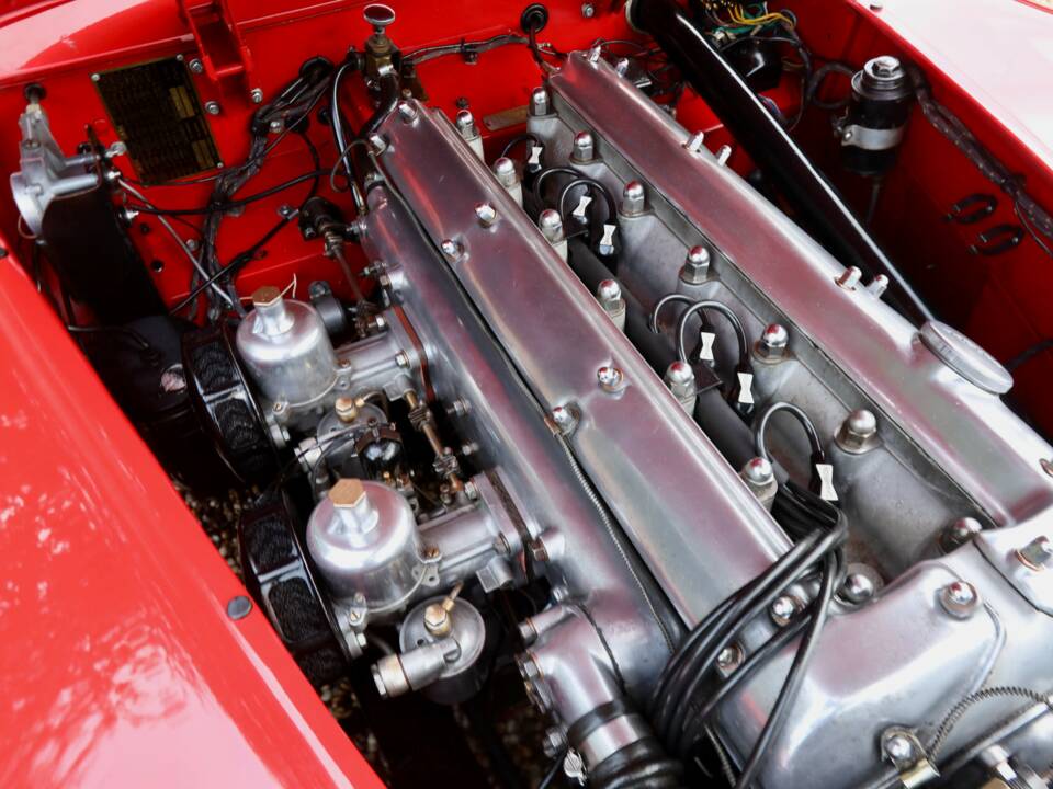 Image 43/50 of Jaguar XK 120 SE OTS (1954)