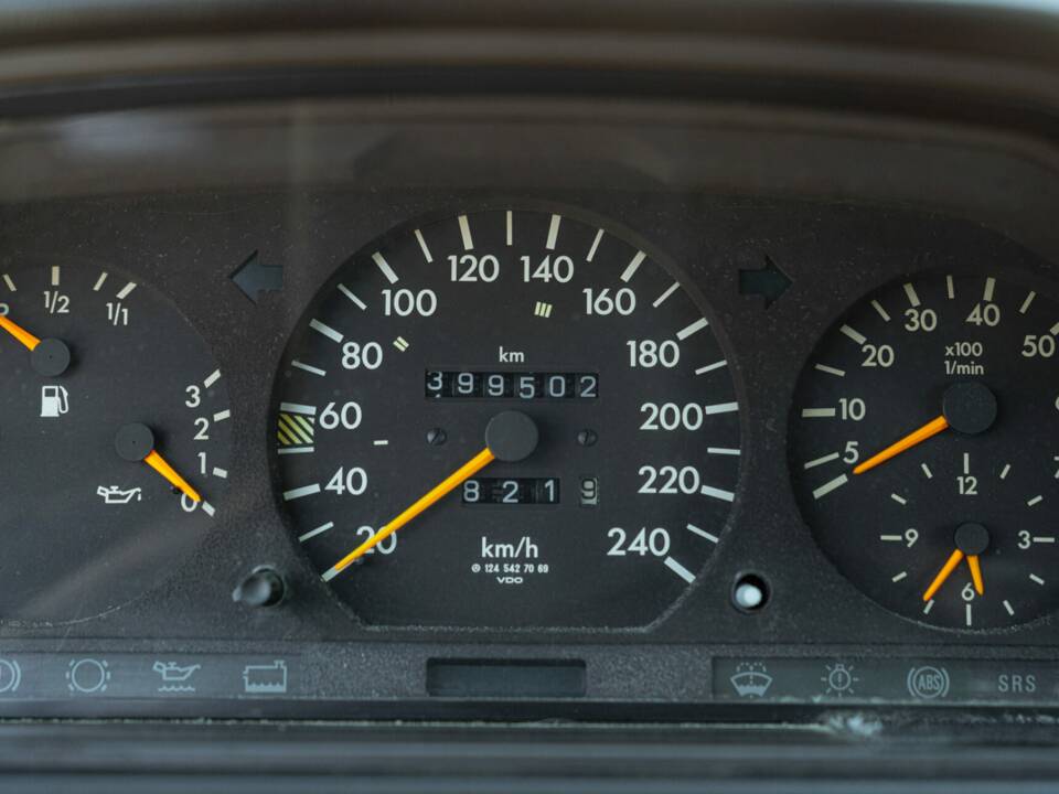 Immagine 36/44 di Mercedes-Benz 200 TE (1992)