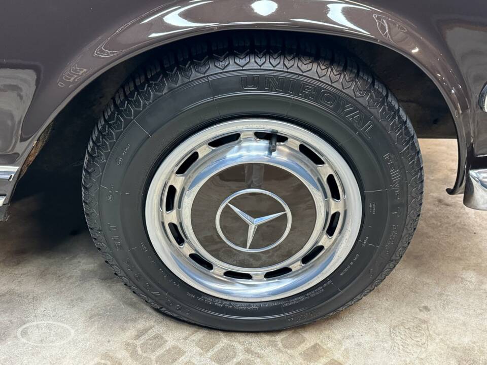 Image 19/38 of Mercedes-Benz 280 SL (1968)