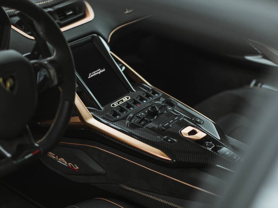 Image 24/68 of Lamborghini Sián FKP 37 (2021)