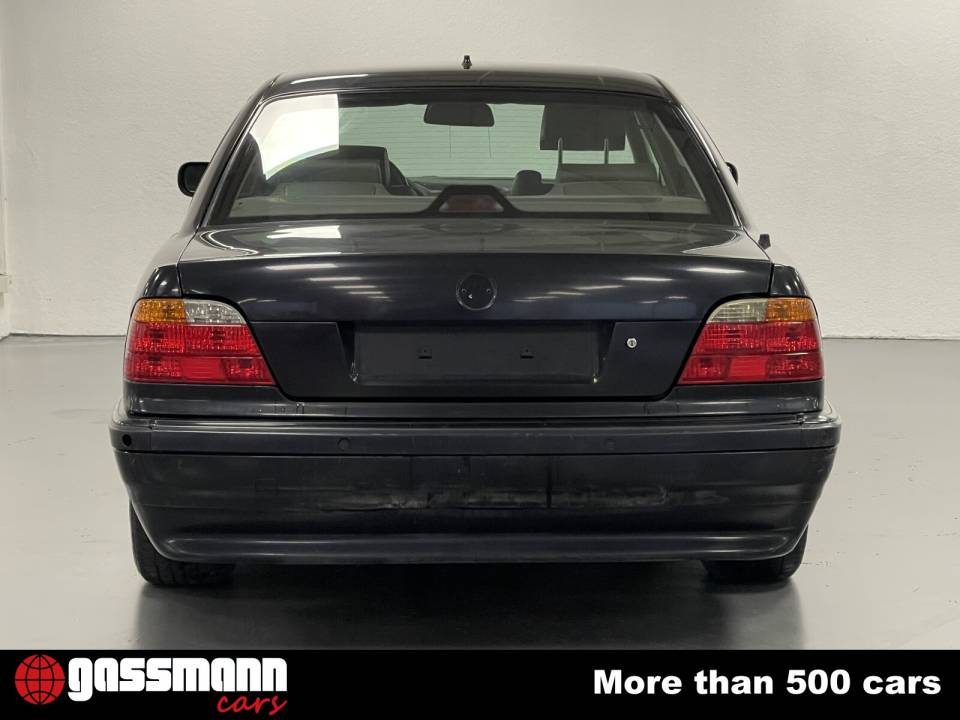 Imagen 7/15 de BMW 750iL (1998)