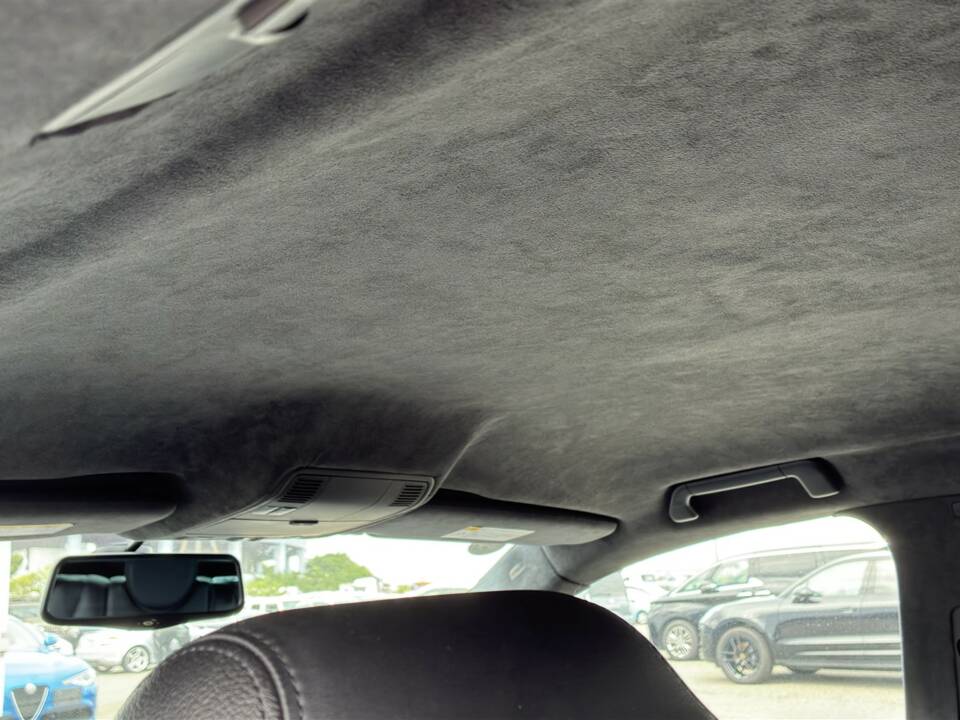 Image 37/50 of Porsche Cayenne Turbo (2007)