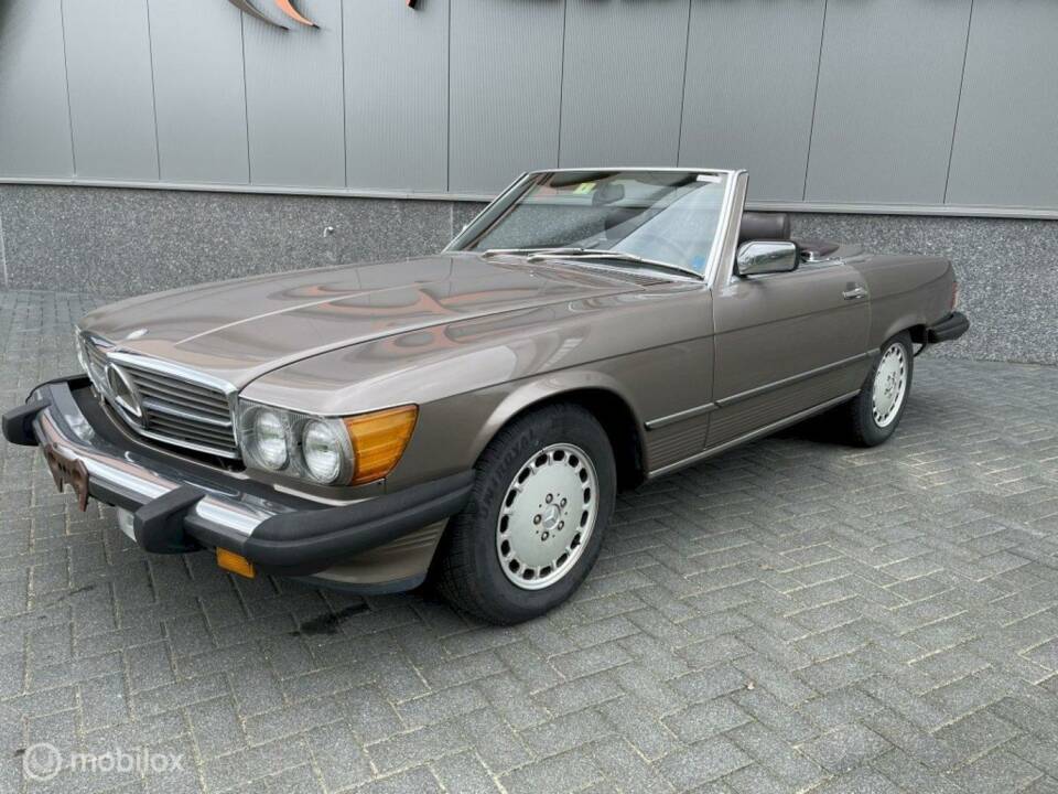 Image 2/7 de Mercedes-Benz 560 SL (1987)