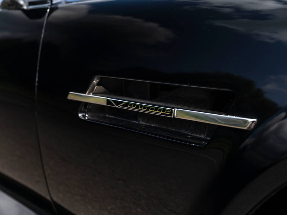 Immagine 13/32 di Aston Martin V8 Vantage Volante (1988)