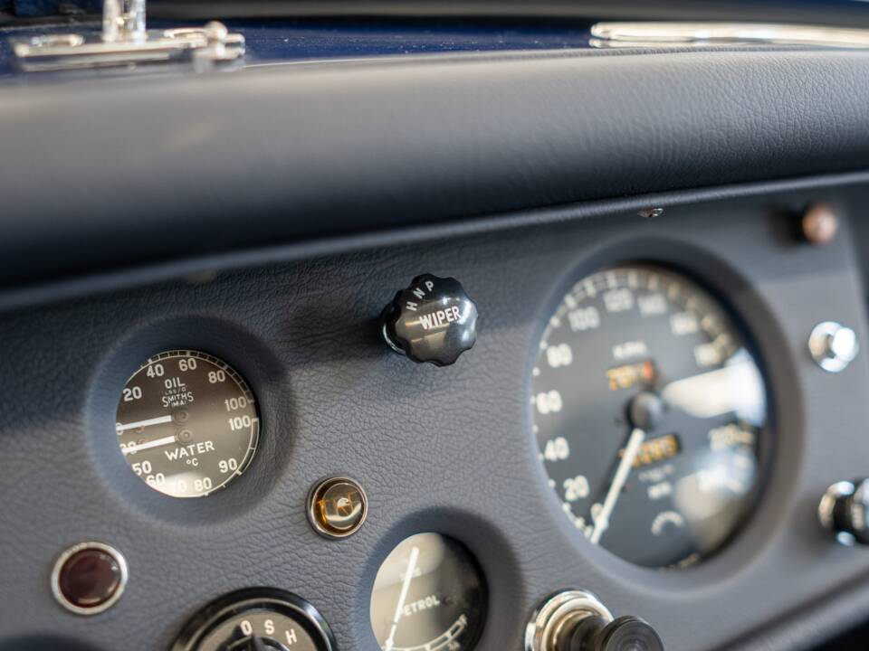 Immagine 53/62 di Jaguar XK 140 OTS (1954)
