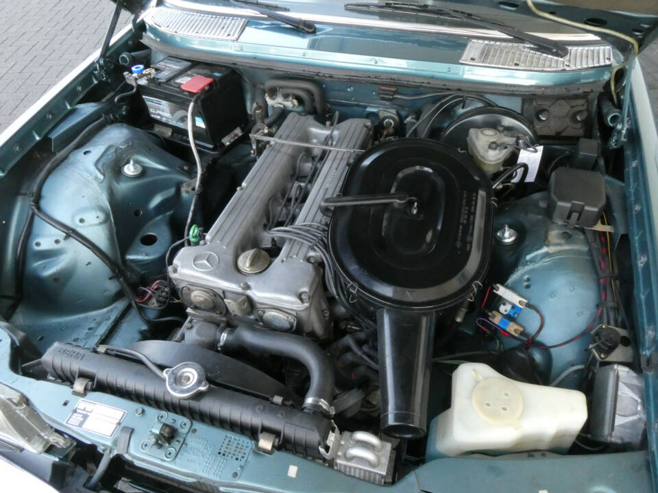 Image 16/20 de Mercedes-Benz 280 CE (1981)