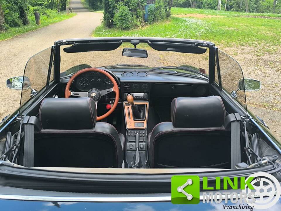 Bild 5/10 von Alfa Romeo 2.0 Spider (1986)