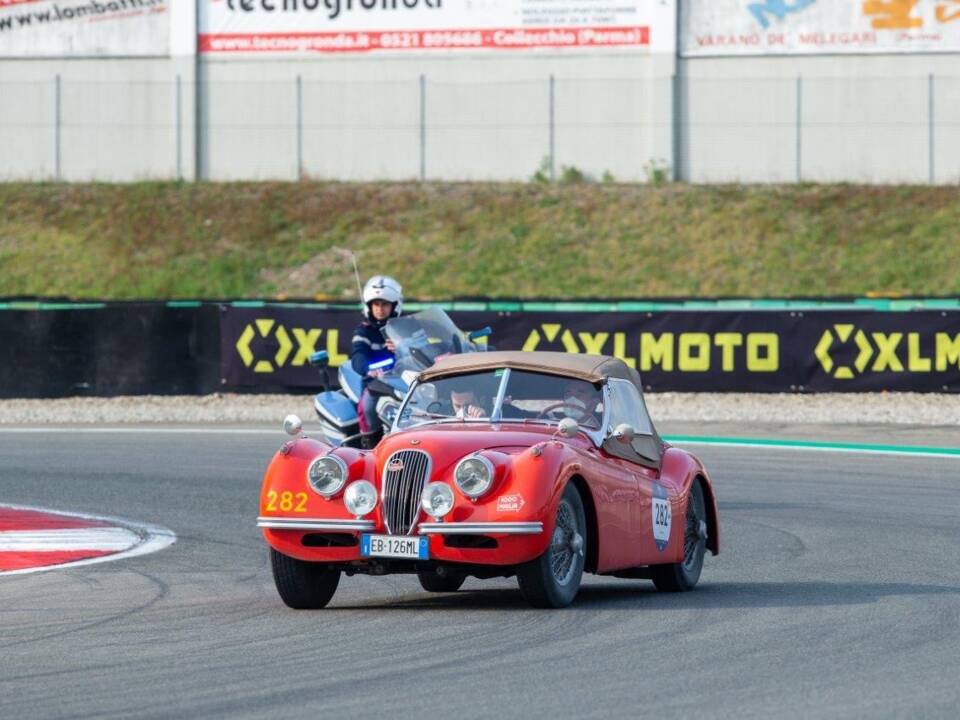 Bild 25/45 von Jaguar XK 120 SE OTS (1954)