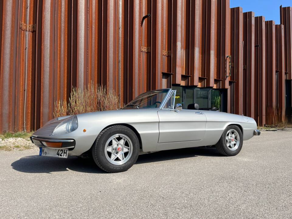 Immagine 4/88 di Alfa Romeo 1750 Spider Veloce (1971)