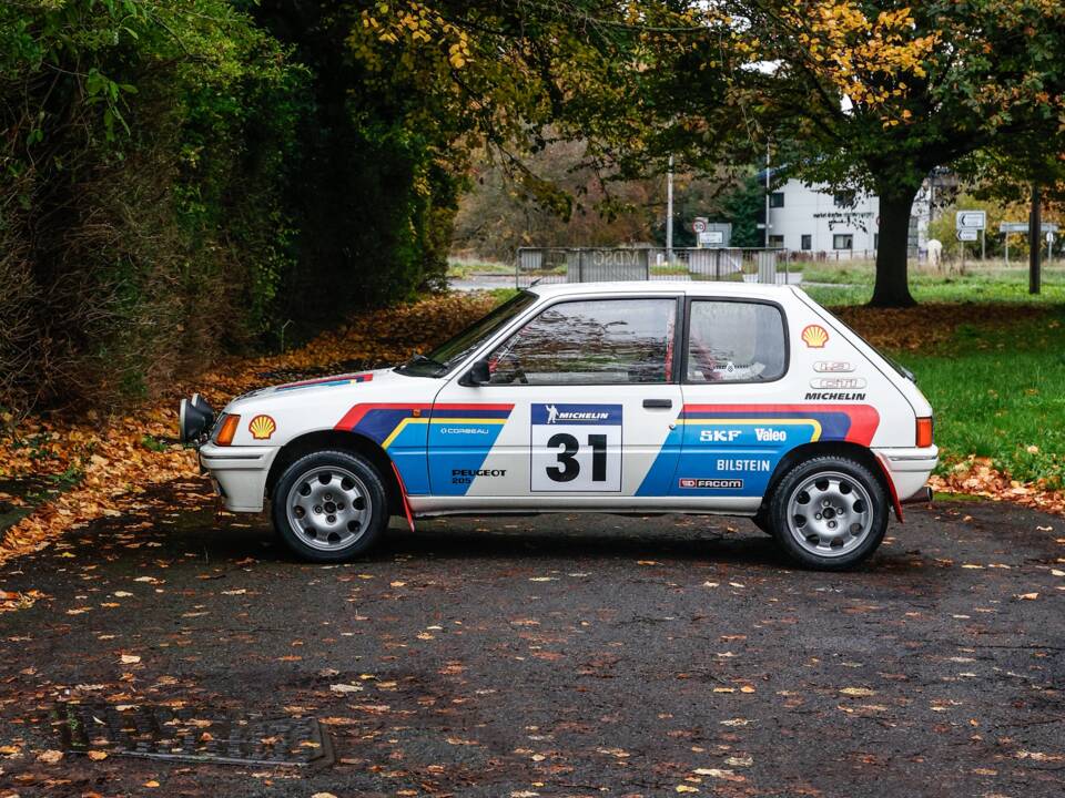Imagen 17/44 de Peugeot 205 GTi 1.9 (1987)