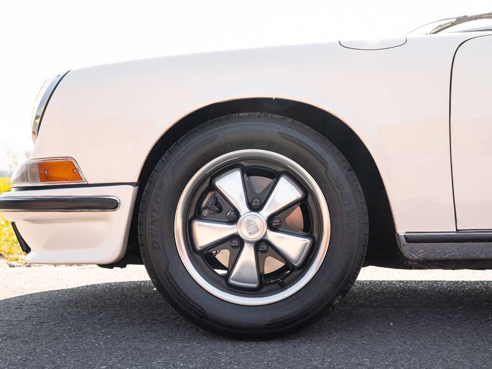 Image 13/47 de Porsche 911 2.2 S (1970)