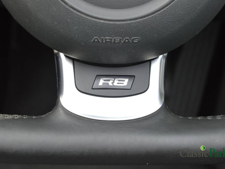 Image 36/50 of Audi R8 Spyder 4.2 FSI Quattro (2011)