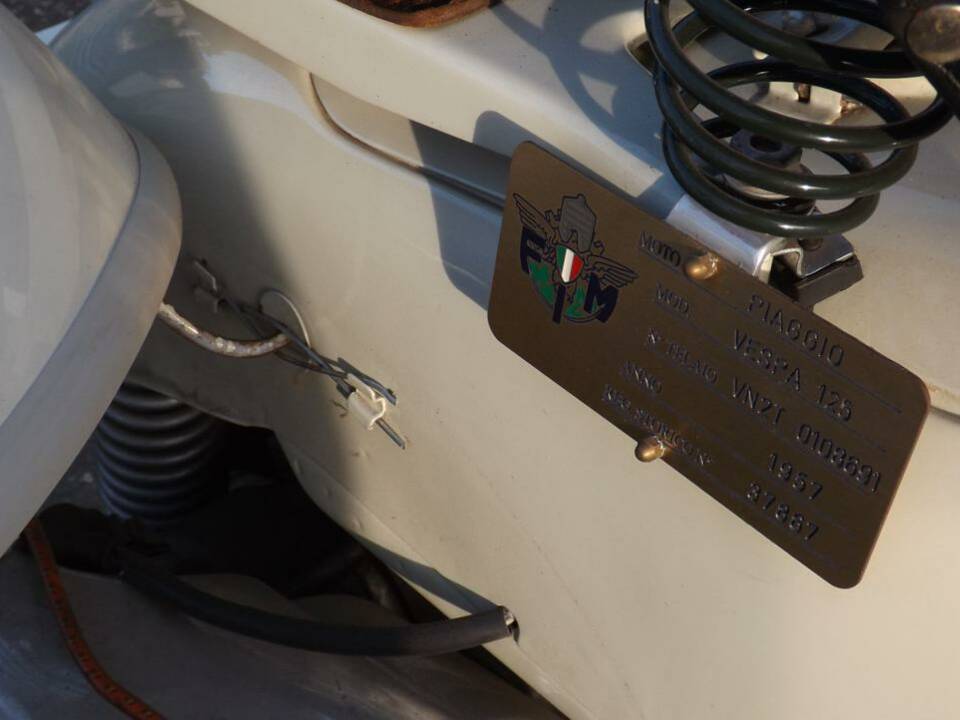 Immagine 33/38 di Piaggio Vespa 125 (1957)