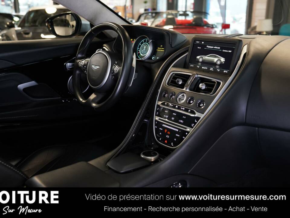 Image 9/29 of Aston Martin DB 11 V12 (2018)