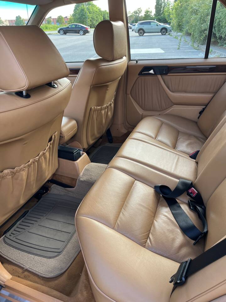 Bild 17/25 von Mercedes-Benz 300 E-24 (1991)