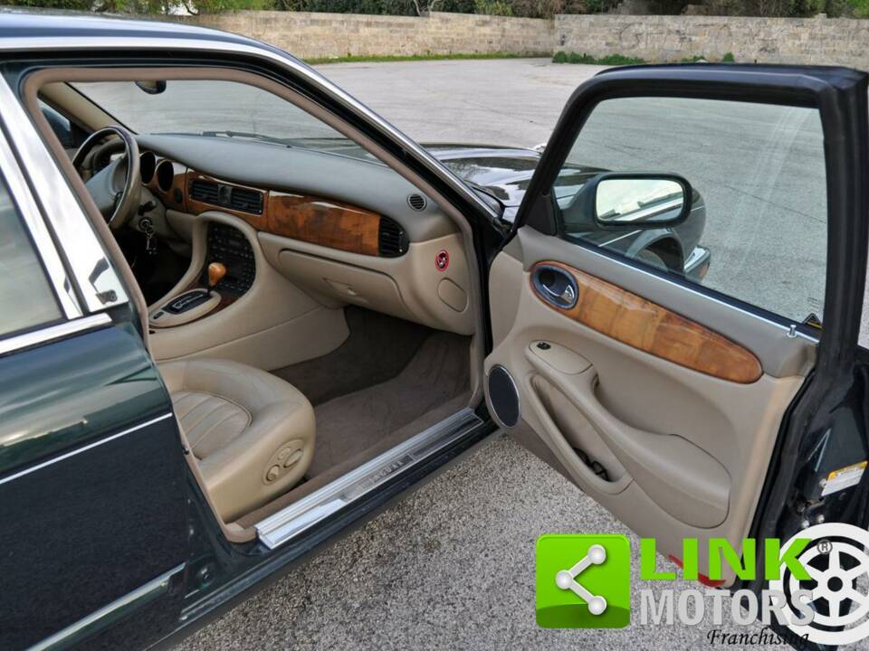 Image 10/10 of Jaguar XJ 8 4.0 Executive (2000)