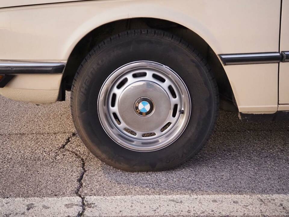 Image 46/50 of BMW 525 (1975)