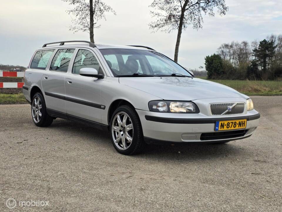 Image 6/39 de Volvo V 70 XC 2.4T (2001)
