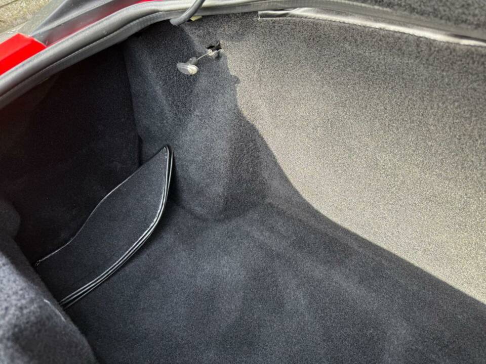 Image 33/50 of Ferrari Mondial 3.2 (1988)