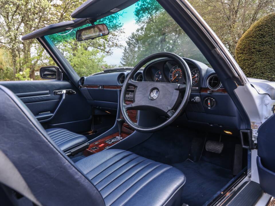 Image 20/35 of Mercedes-Benz 300 SL (1989)