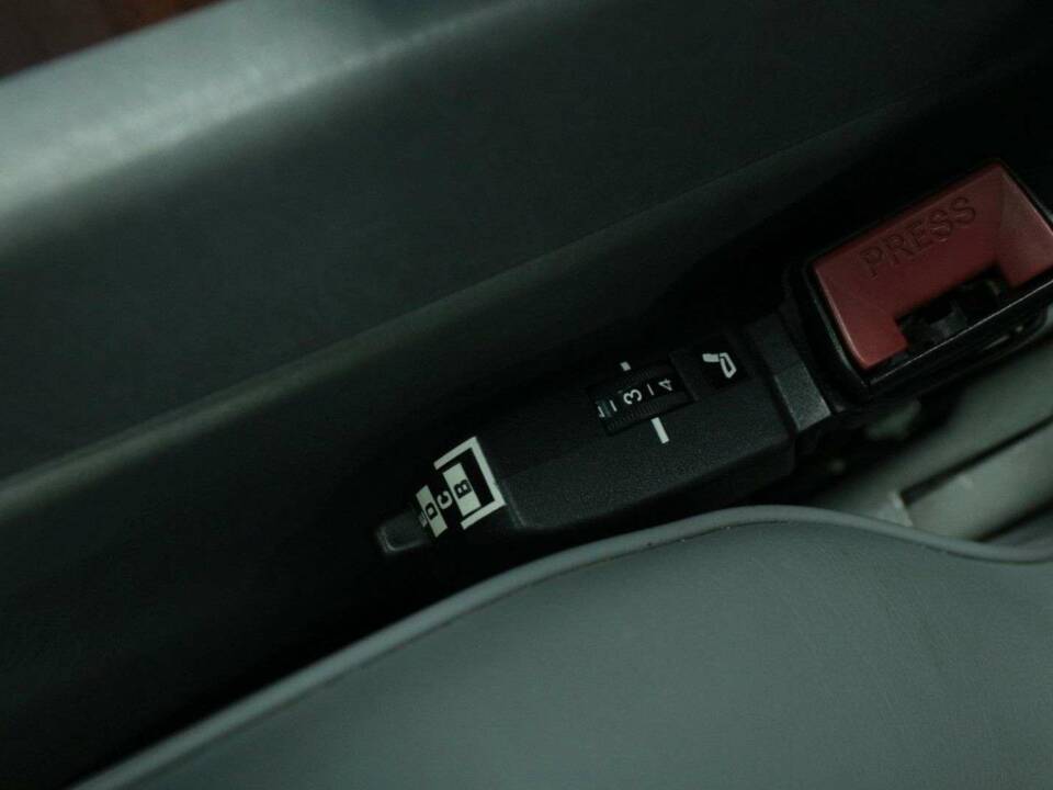 Afbeelding 24/50 van Mercedes-Benz 560 SEC (1991)