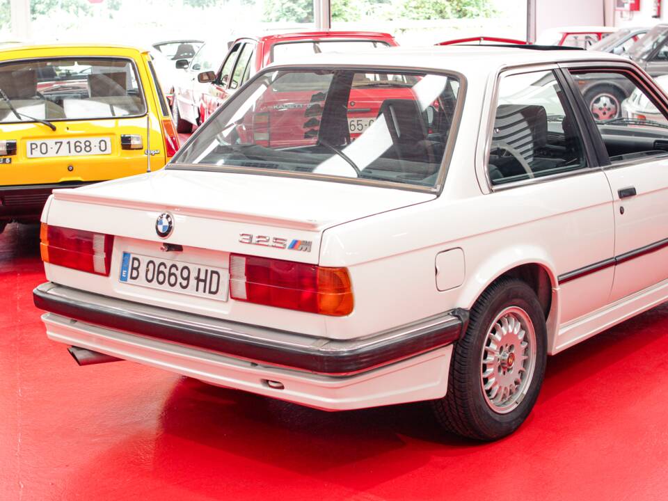 Image 29/38 of BMW 325i (1986)