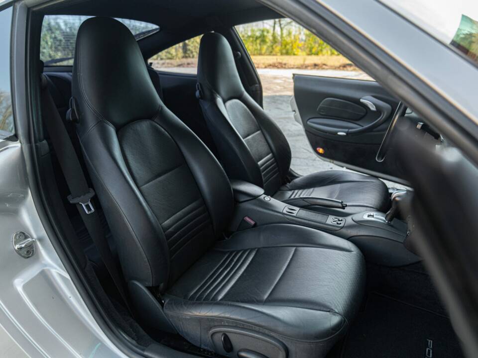 Image 23/50 of Porsche 911 Carrera 4 (1999)