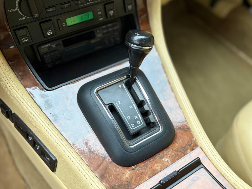 Immagine 16/31 di Jaguar XJ 40 (XJ-R) (1989)