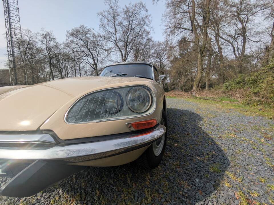 Image 7/31 of Citroën D Spécial (1974)