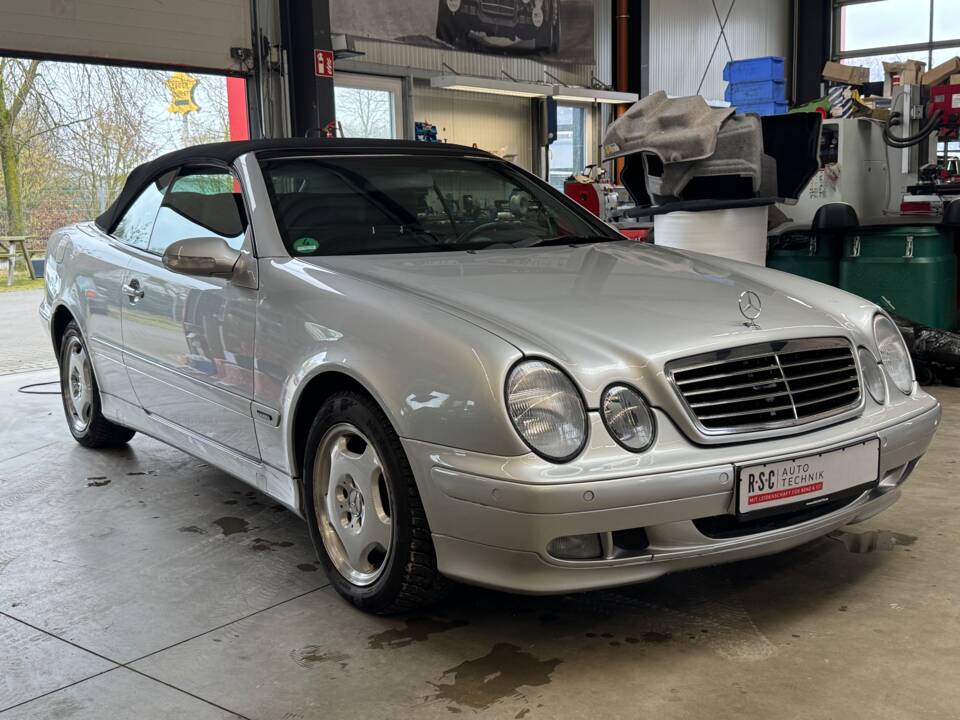 Image 11/50 of Mercedes-Benz CLK 230 Kompressor (2001)