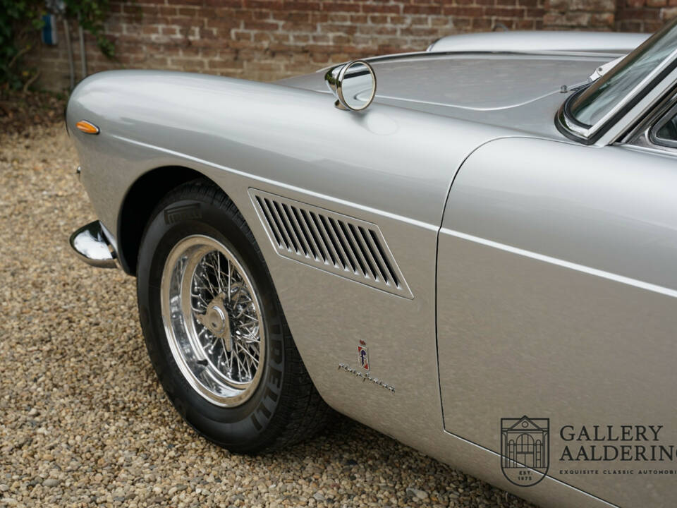 Image 25/50 of Ferrari 250 GT&#x2F;E (1964)