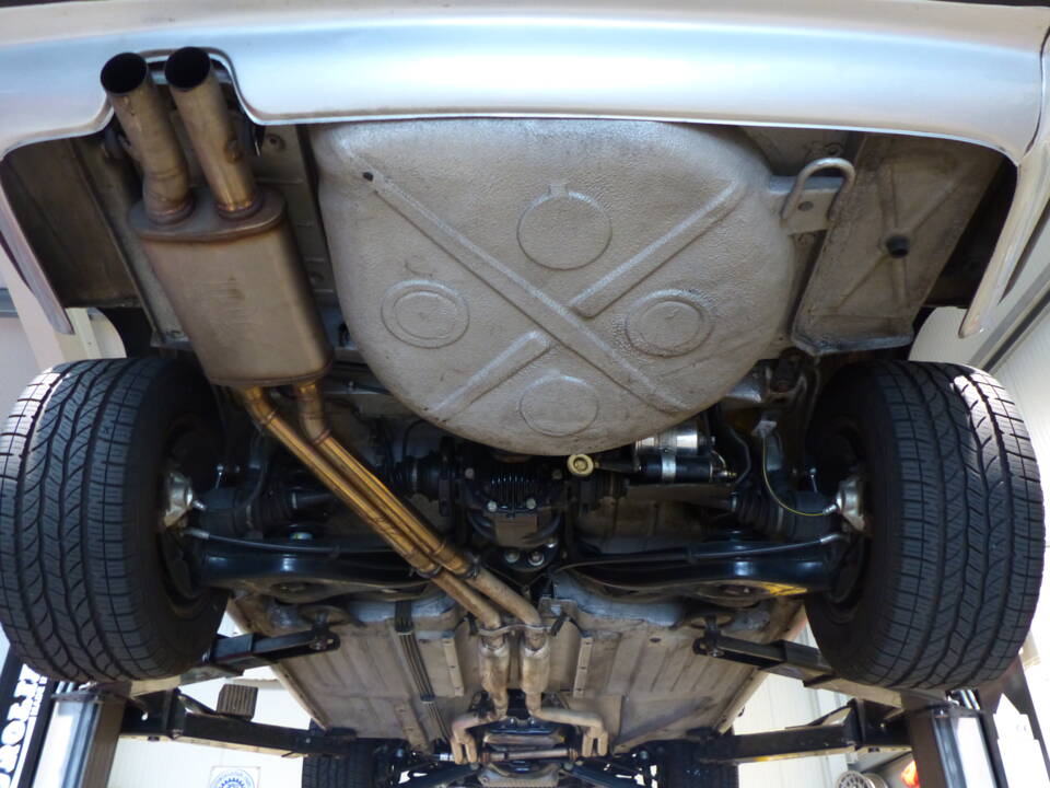 Image 18/68 of Mercedes-Benz 500 SL (1984)
